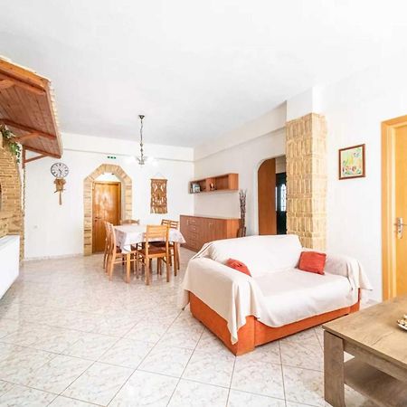 Villa Theo Marathiás Eksteriør bilde