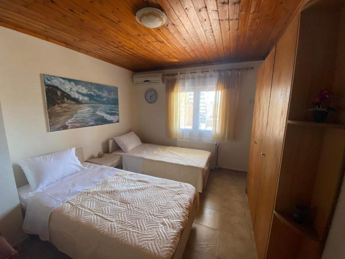 Villa Theo Marathiás Eksteriør bilde