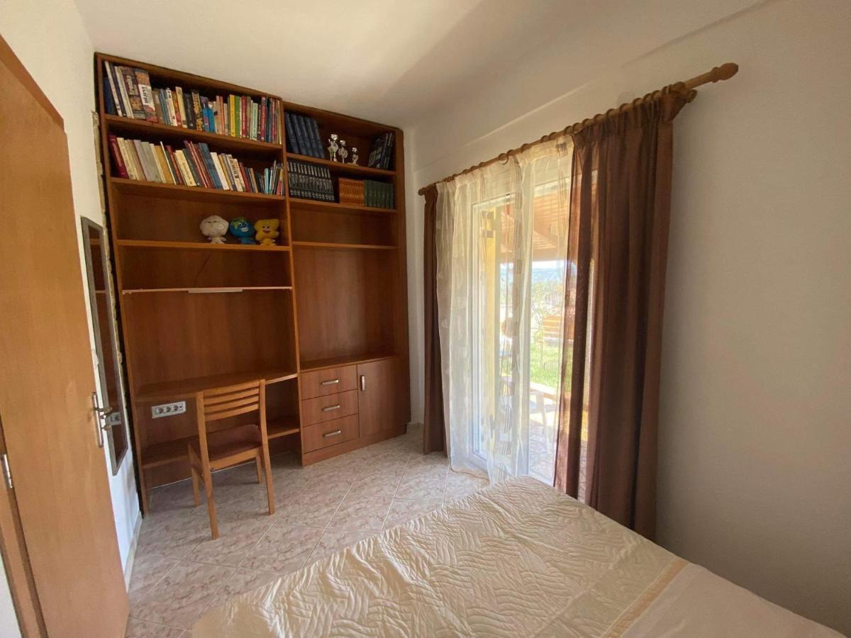 Villa Theo Marathiás Eksteriør bilde