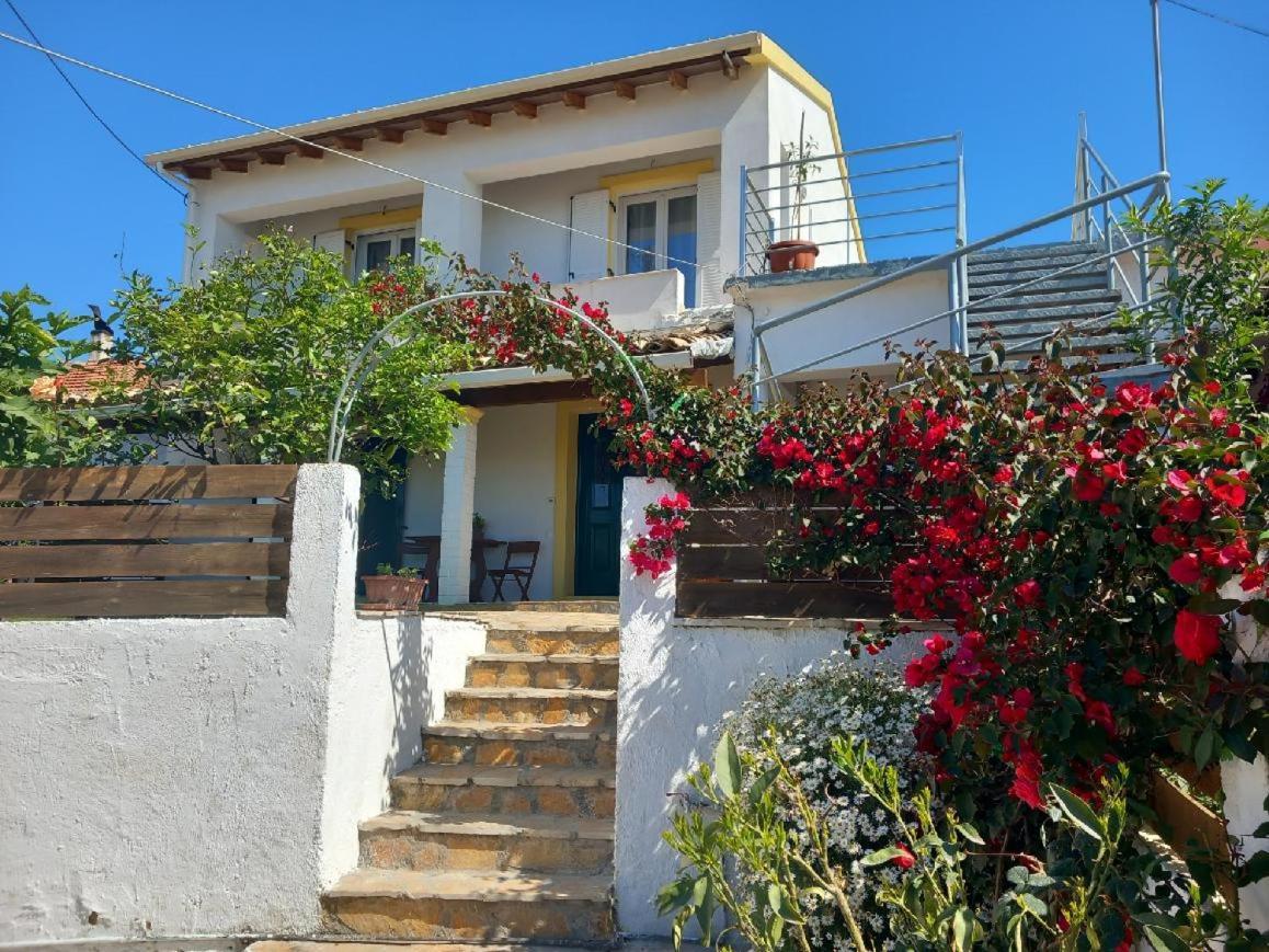 Villa Theo Marathiás Eksteriør bilde